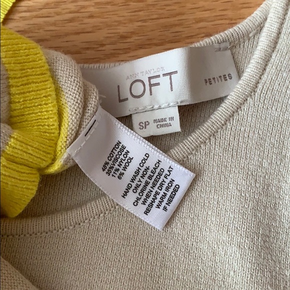 ❗️FREE Ann Taylor LOFT Peplum striped top MUST BUNDLE - Picture 4 of 8